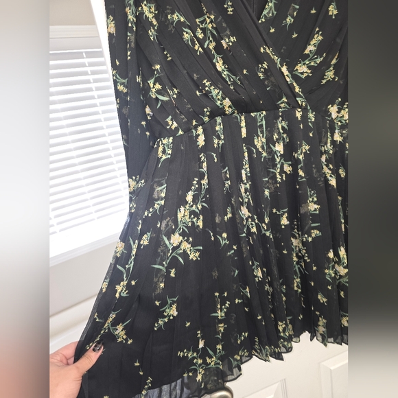 Ted Baker Black Floral Pleated Mini Dress Size 10 - Picture 8 of 10